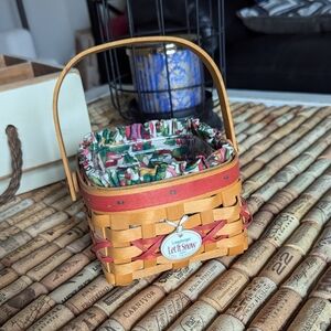 Longaberger 2000 Let It Snow Basket with liner, protector & tie on
